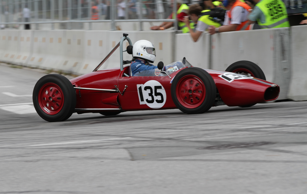 Charles Cook i en Envoy FJ Mk. 1 vandet det første løb
(Foto: Motorsporten.dk)